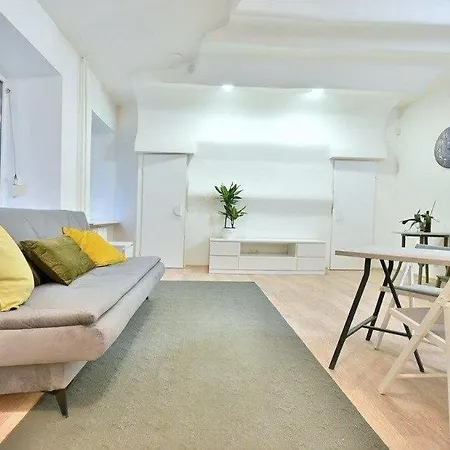 Апартаменти Town Square Self Check-in 24h By H&h *