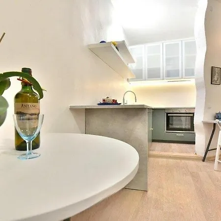 Town Square Self Check-in 24h By H&h Апартаменти *