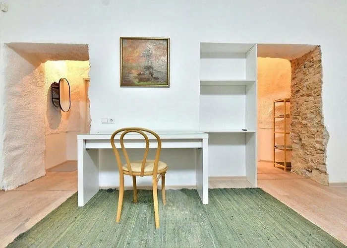 Town Square Self Check-in 24h By H&h *