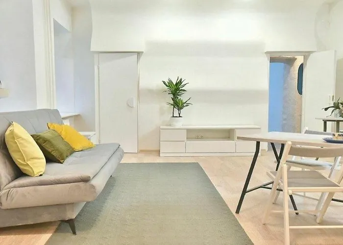 Town Square Self Check-in 24h By H&h *