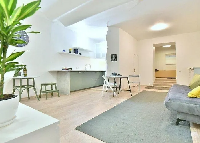 Town Square Self Check-in 24h By H&h *